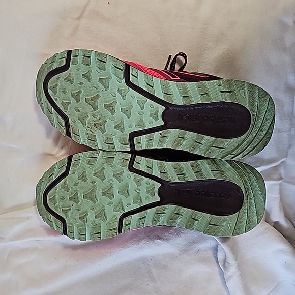 New Balance 690AT Sneakers - Picture 7 of 11